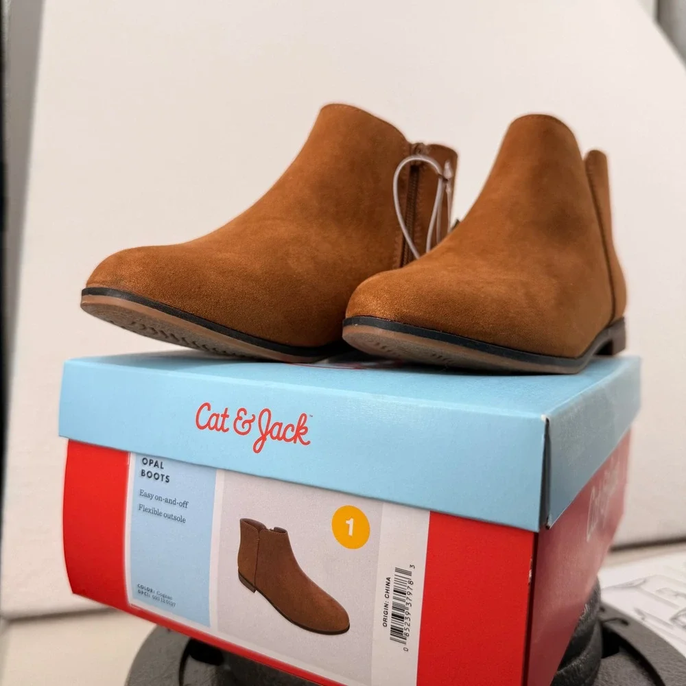 Cat & Jack Girls Boot size 1
